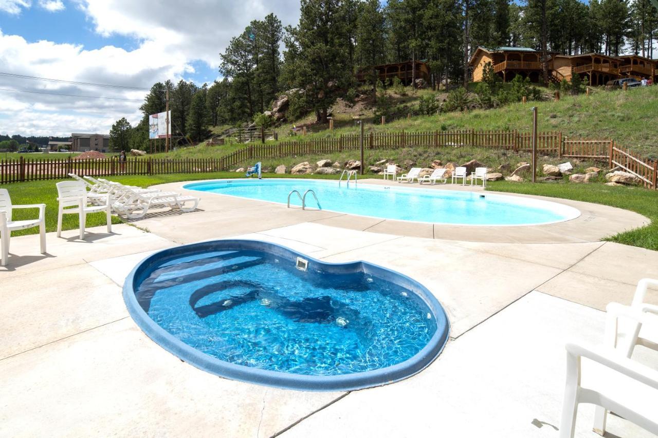 Rock Crest Lodge & Cabins Custer Eksteriør billede