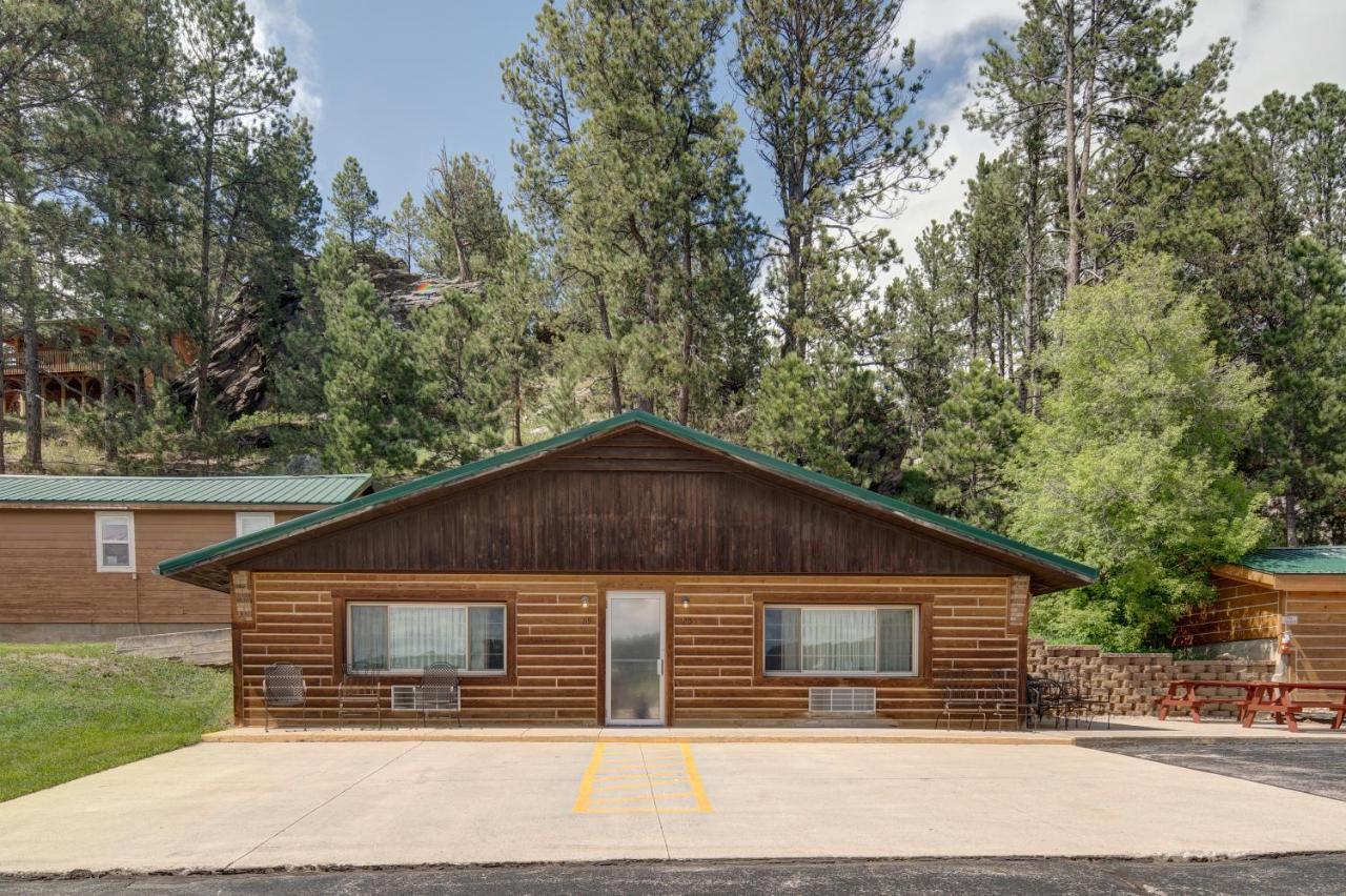 Rock Crest Lodge & Cabins Custer Eksteriør billede