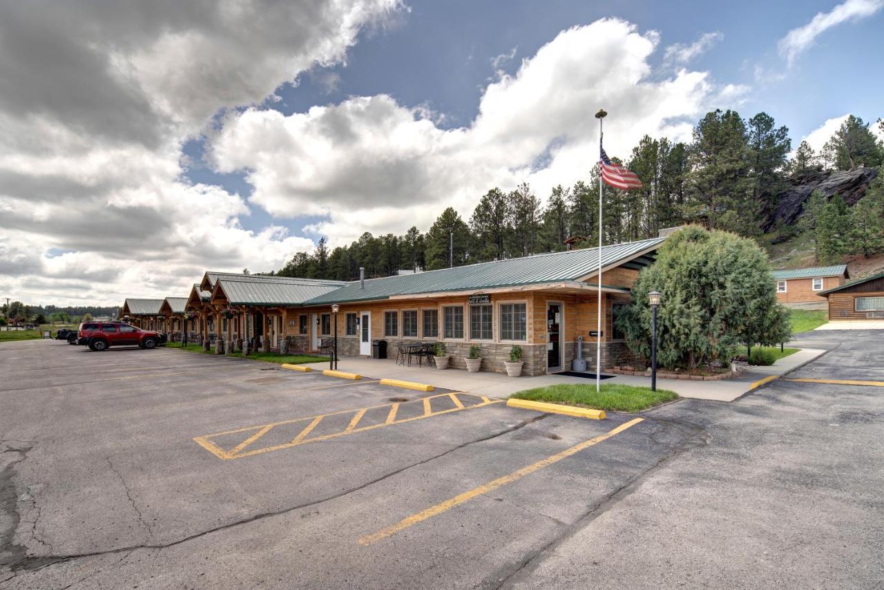 Rock Crest Lodge & Cabins Custer Eksteriør billede