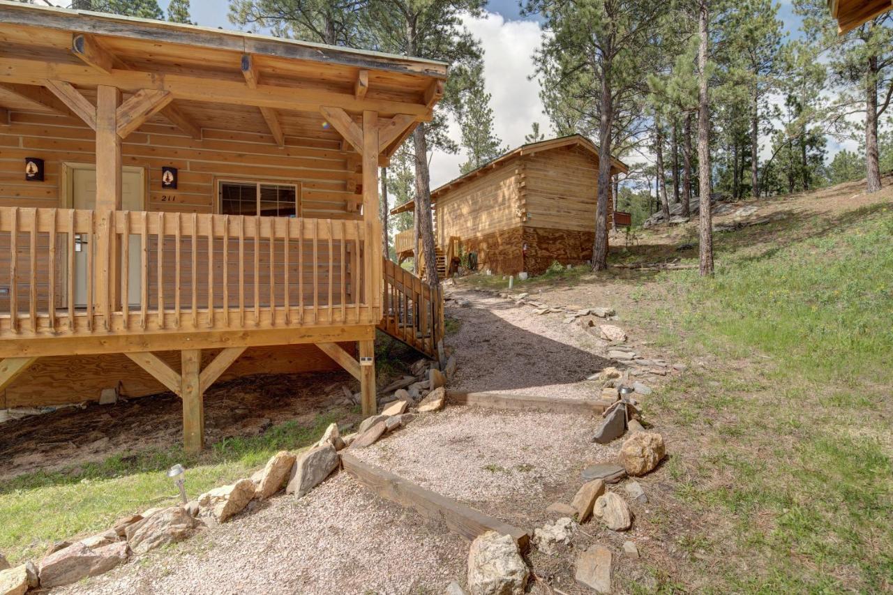 Rock Crest Lodge & Cabins Custer Eksteriør billede