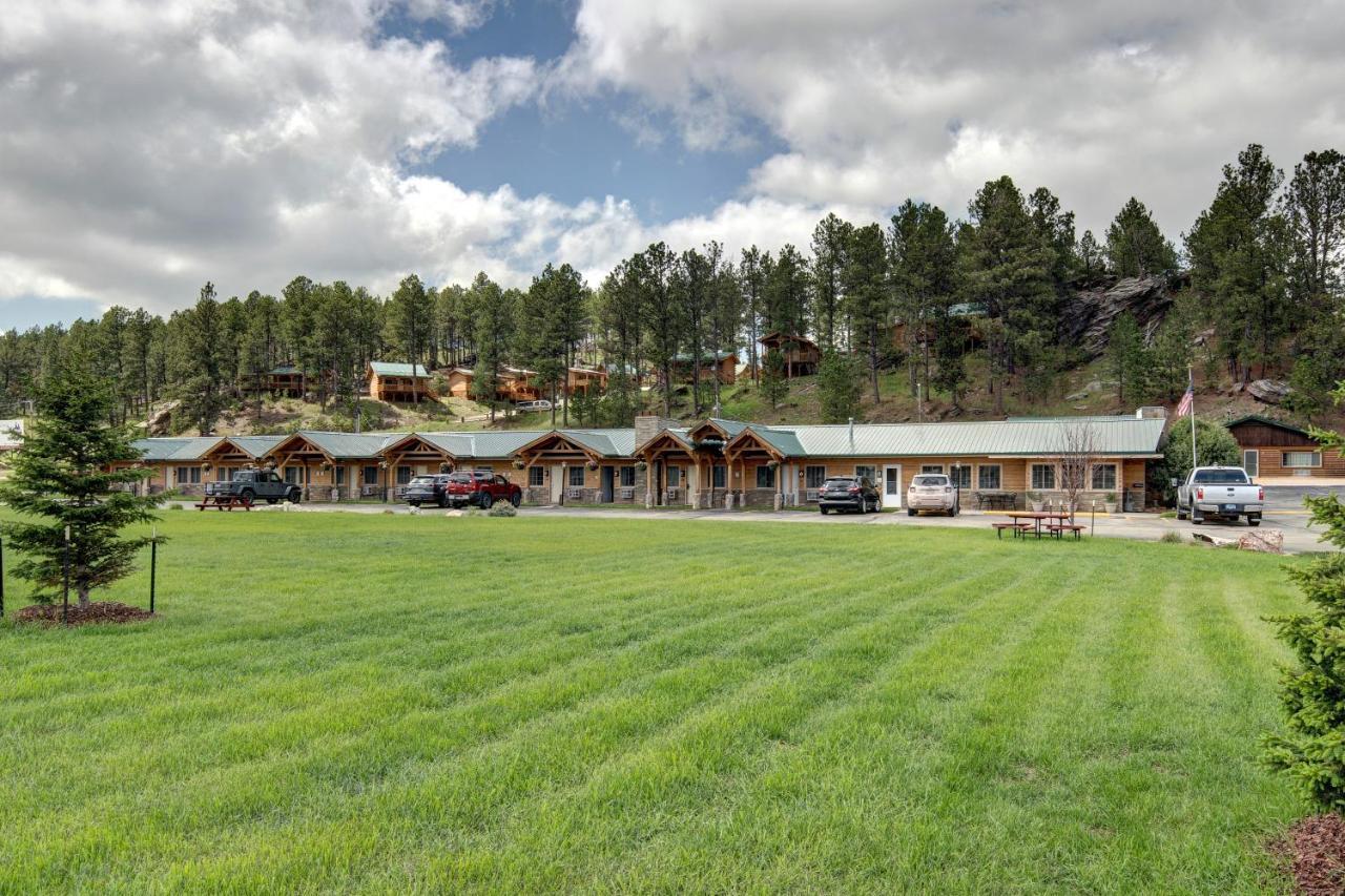 Rock Crest Lodge & Cabins Custer Eksteriør billede