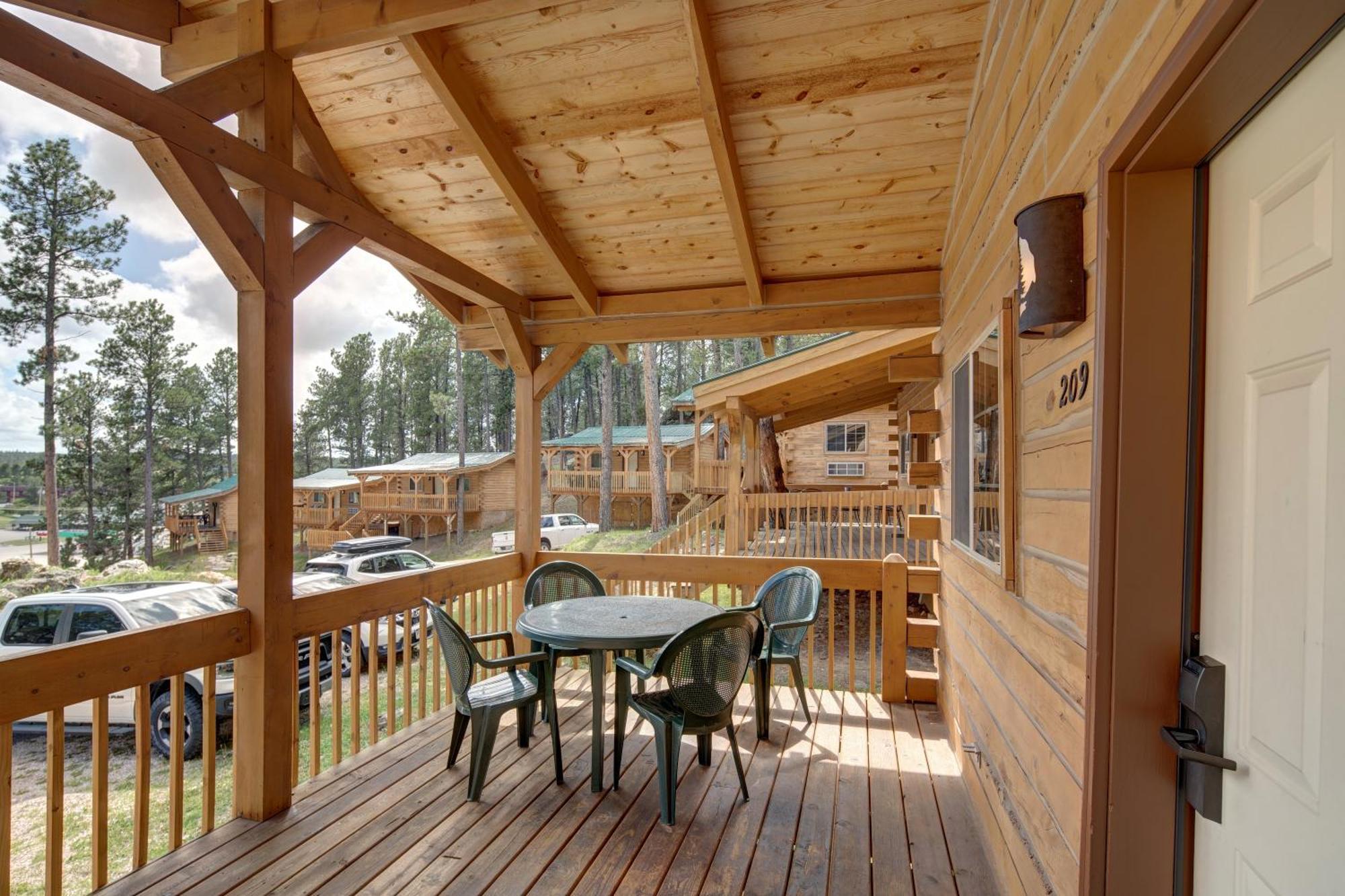 Rock Crest Lodge & Cabins Custer Eksteriør billede