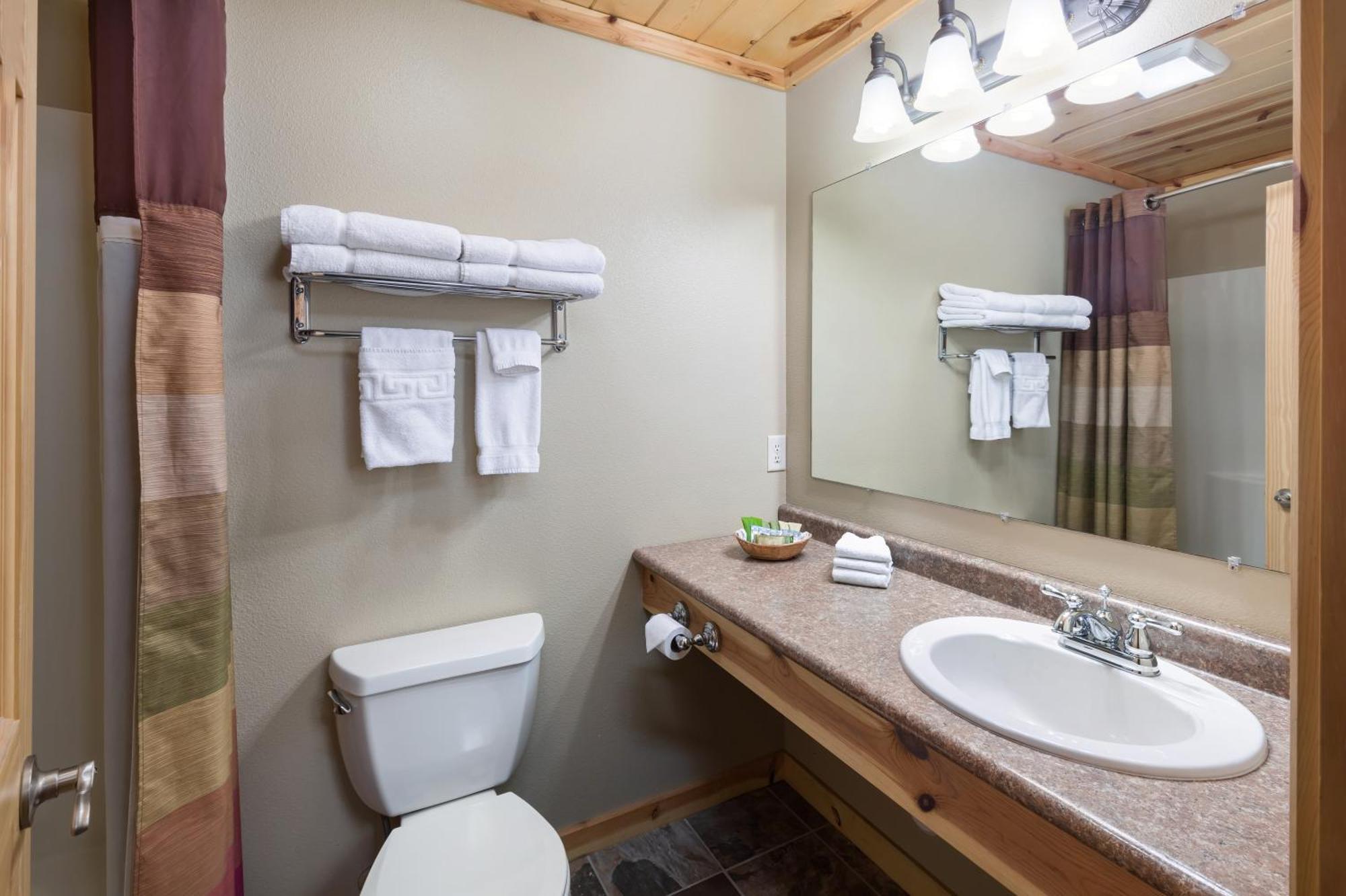 Rock Crest Lodge & Cabins Custer Eksteriør billede