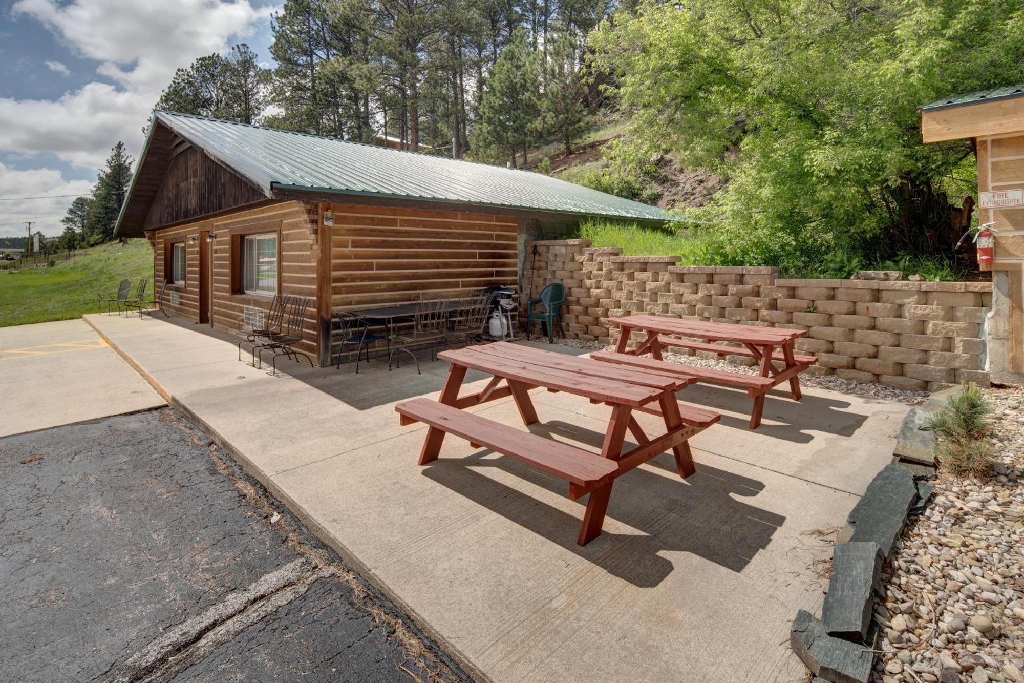 Rock Crest Lodge & Cabins Custer Eksteriør billede
