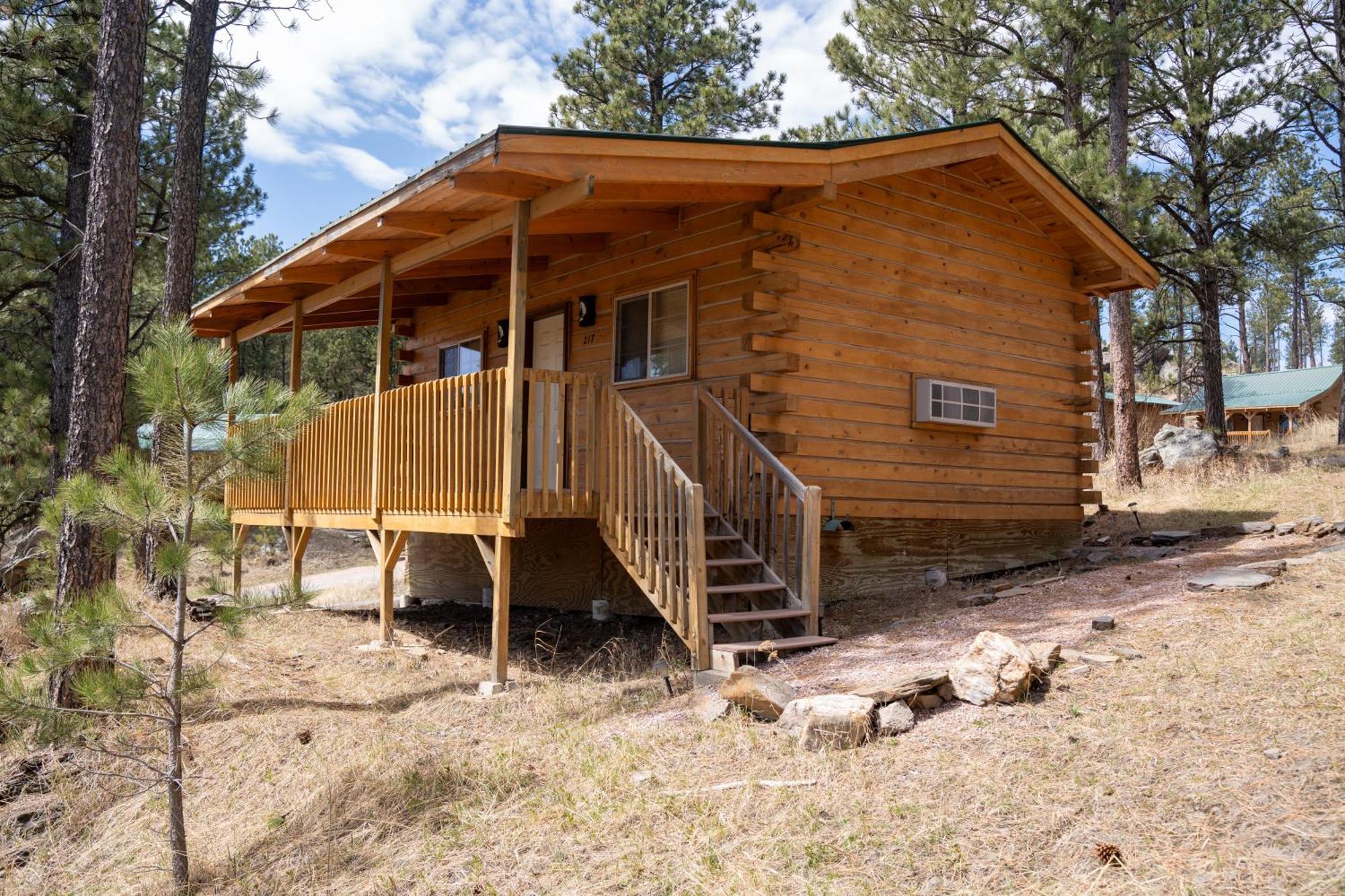 Rock Crest Lodge & Cabins Custer Eksteriør billede