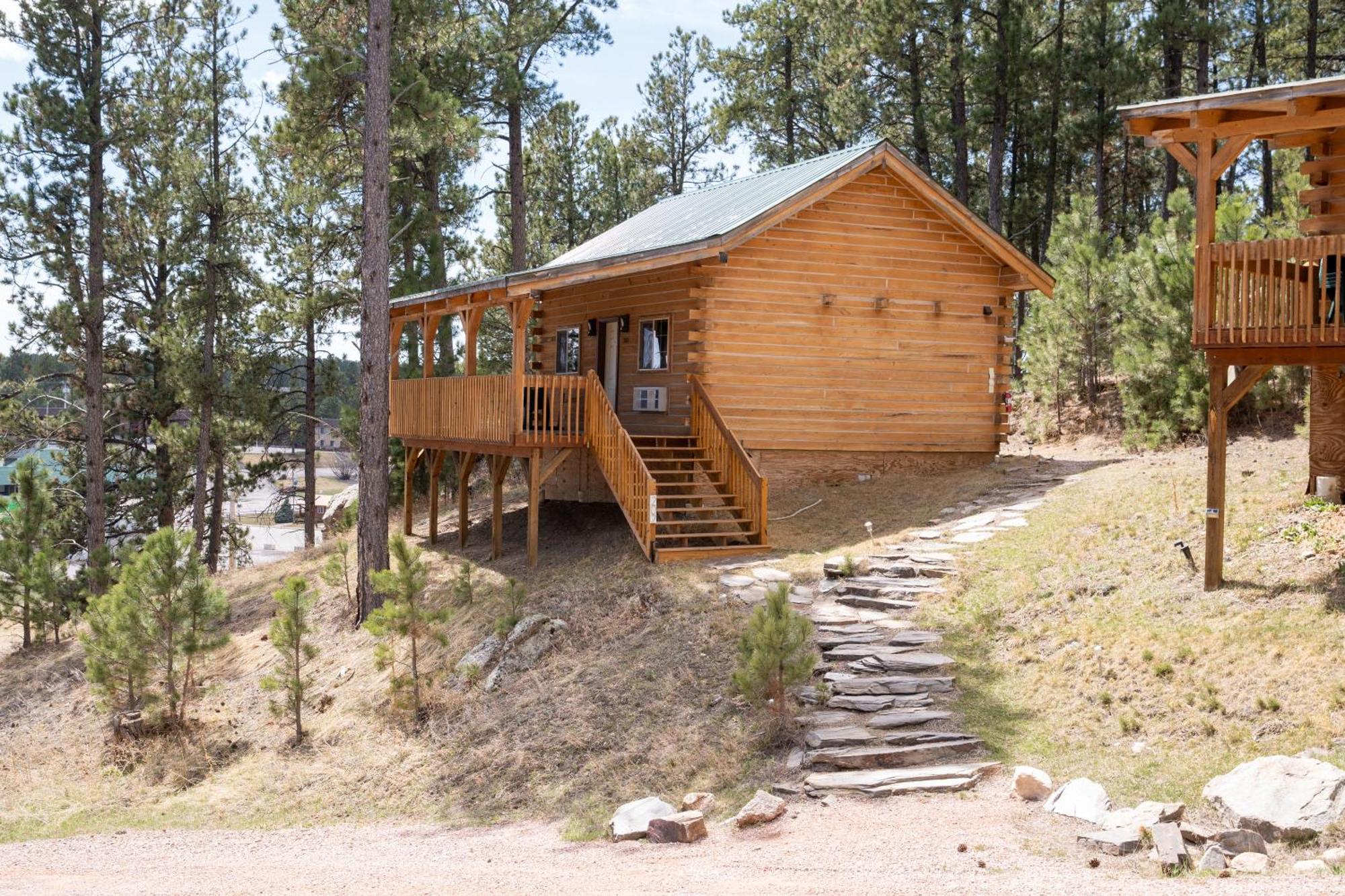 Rock Crest Lodge & Cabins Custer Eksteriør billede